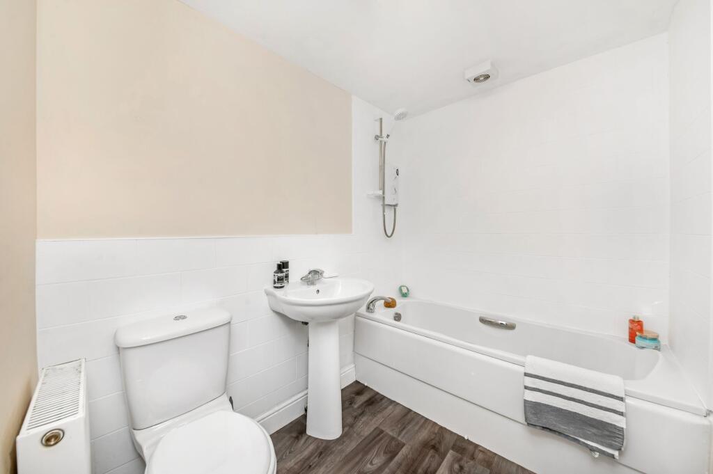 BEDROOM ONE EN-SUITE BATHROOM
