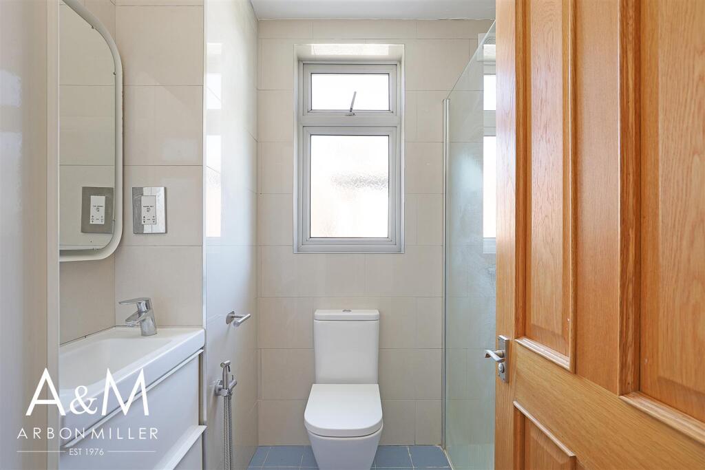 FIRST FLOOR SHOWER ROOM