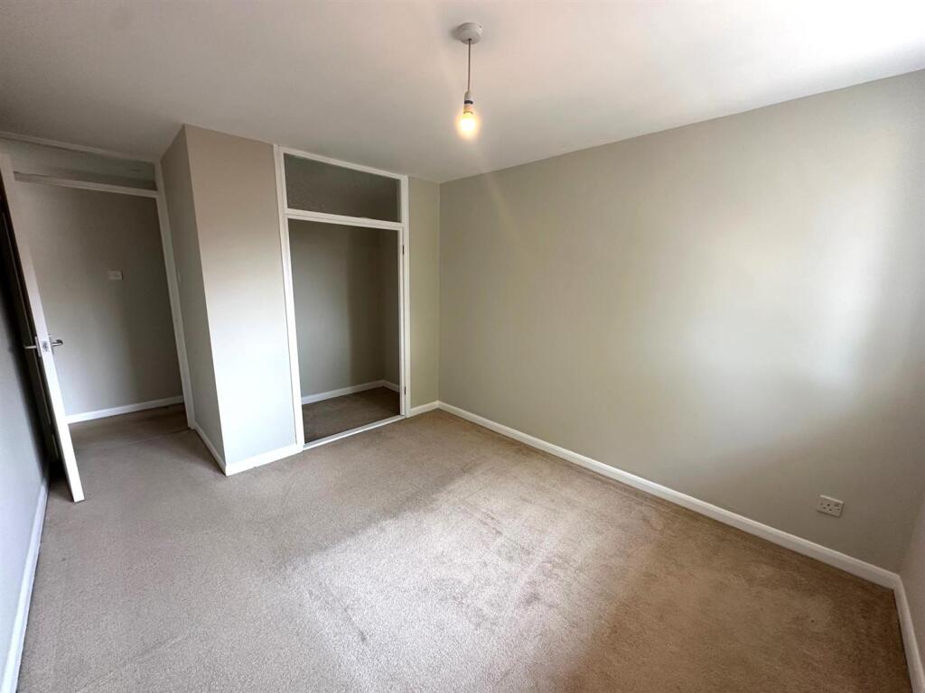 Bed 1.jpg