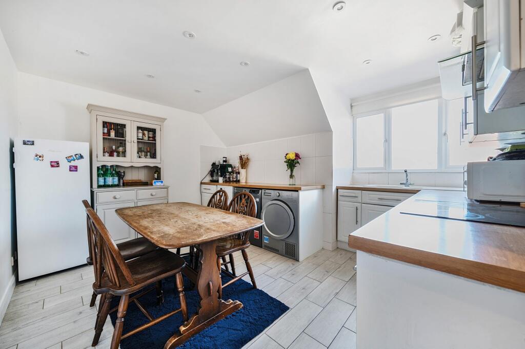 Kitchen/ Dining Room