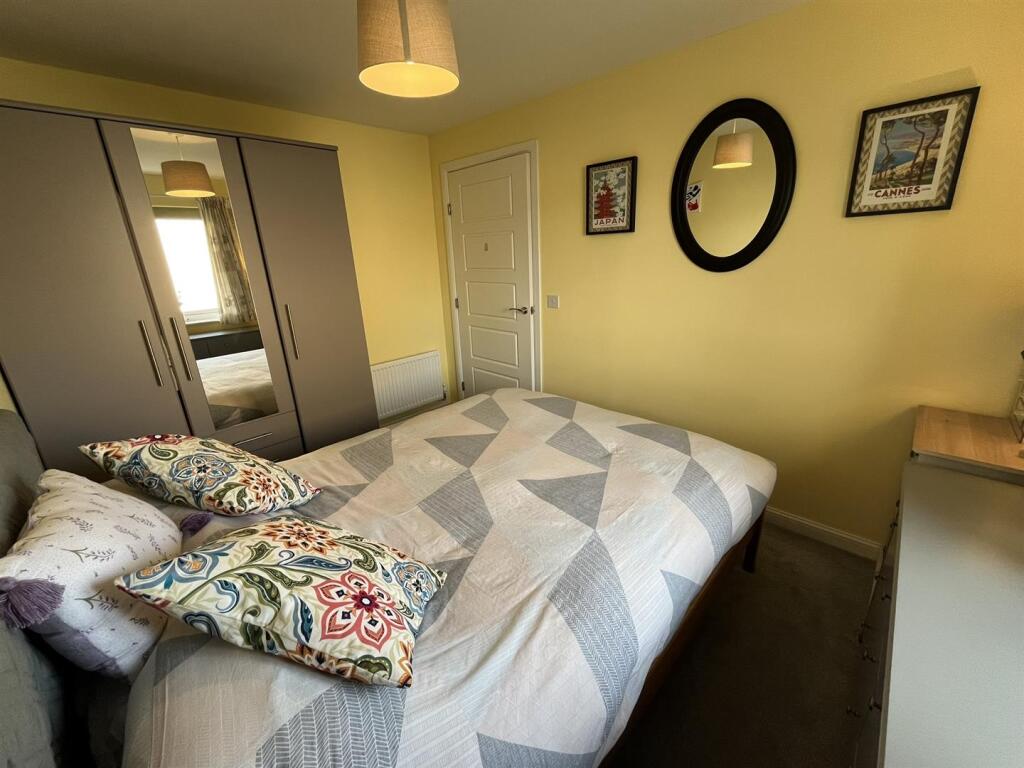 BEDROOM 2