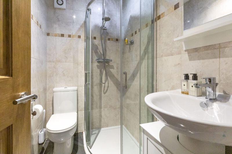 Ensuite bed 1