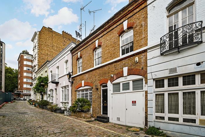 14-Ennismore-Gardens-Mews (20)-700.JPG