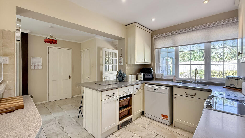 Kitchen/breakfast...