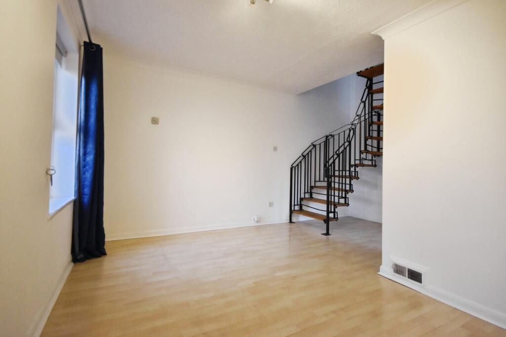 pbox-living_room-345644.JPG