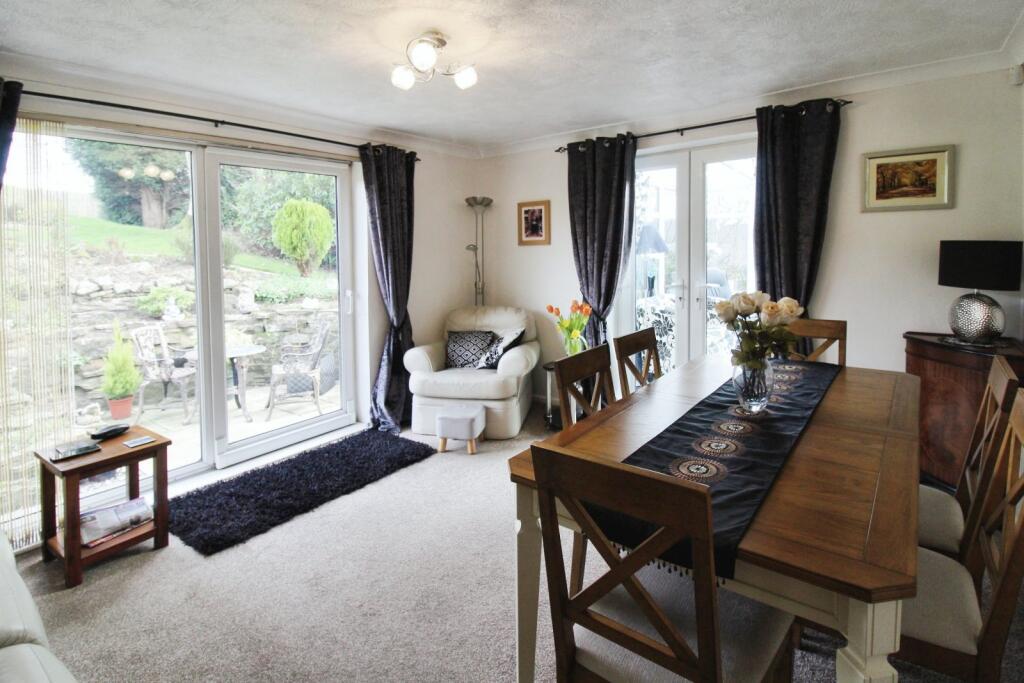 Sitting/Dining Room