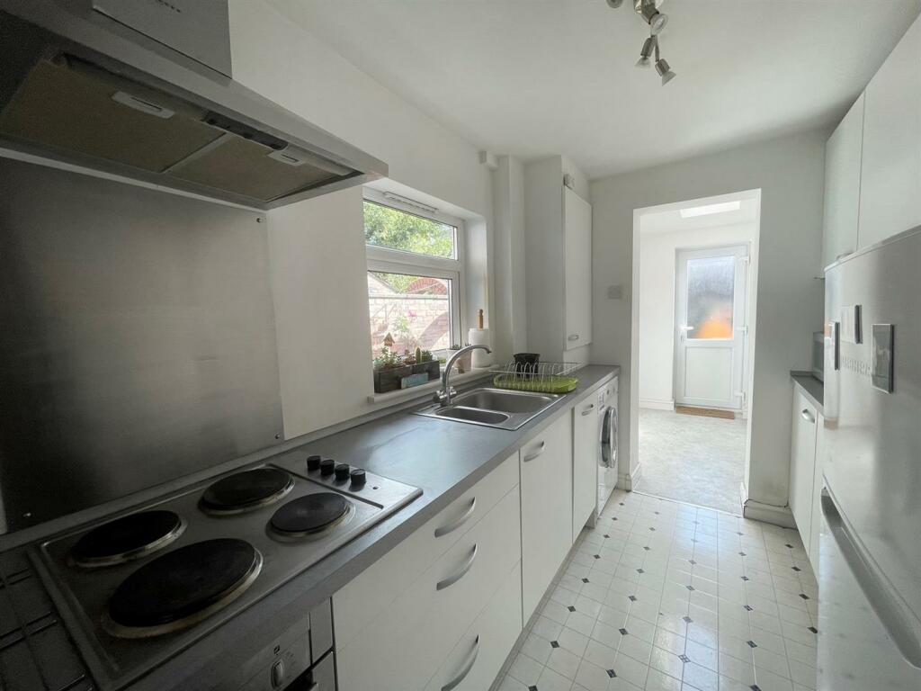 kitchen 2.jpg