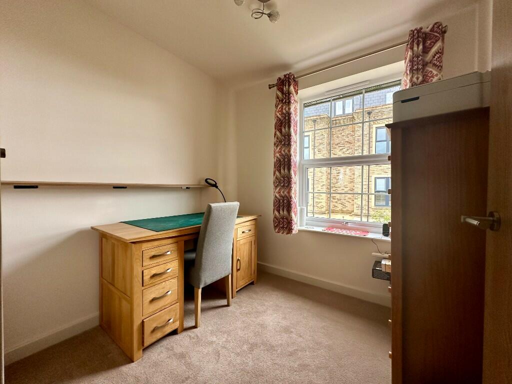 Bedroom 3/ Study