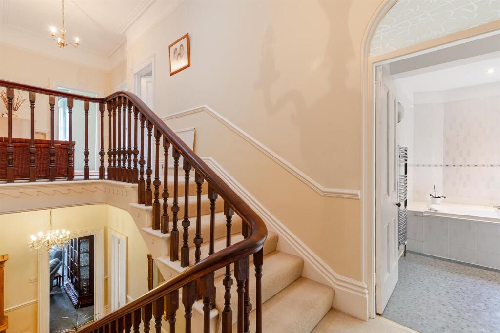 A25 - 26 College Road Newton Abbot - 250422.jpg