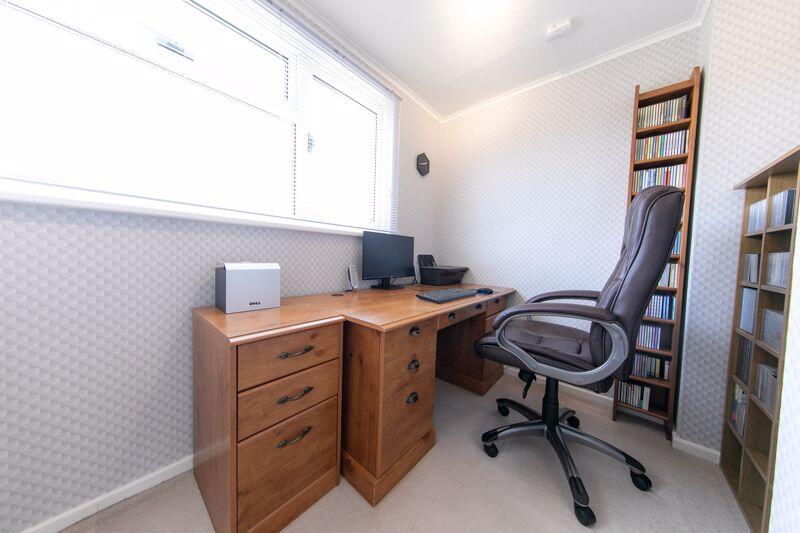 Bedroom 4/Home office