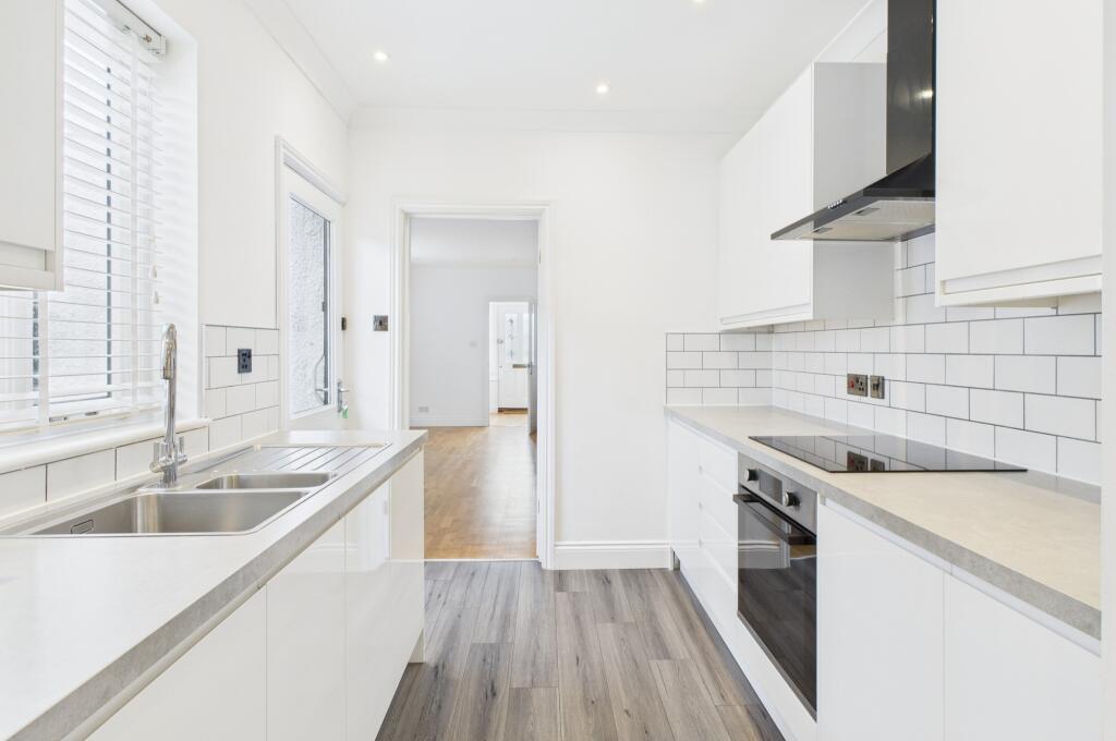 CAM02519G0-PR0348-STILL006