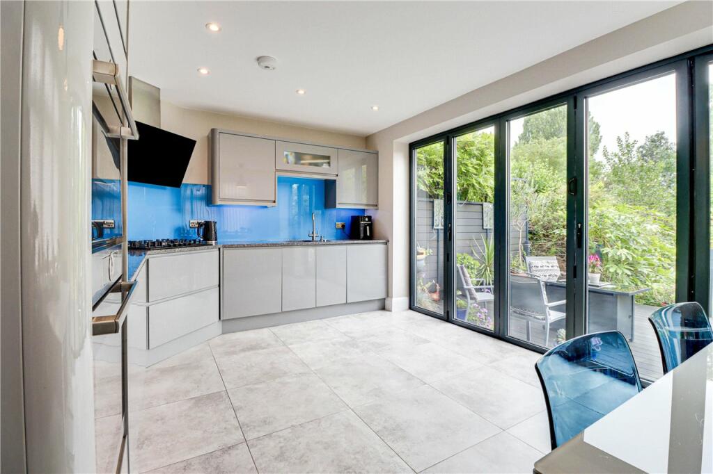 Kitchen/Dining