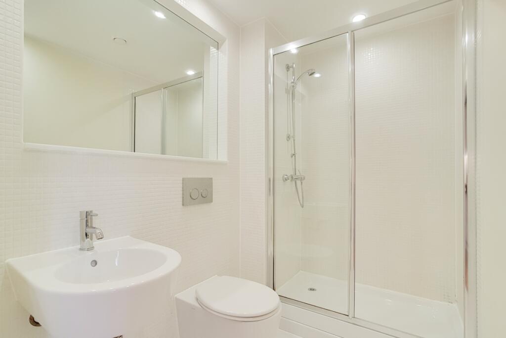 11_Bathroom_1