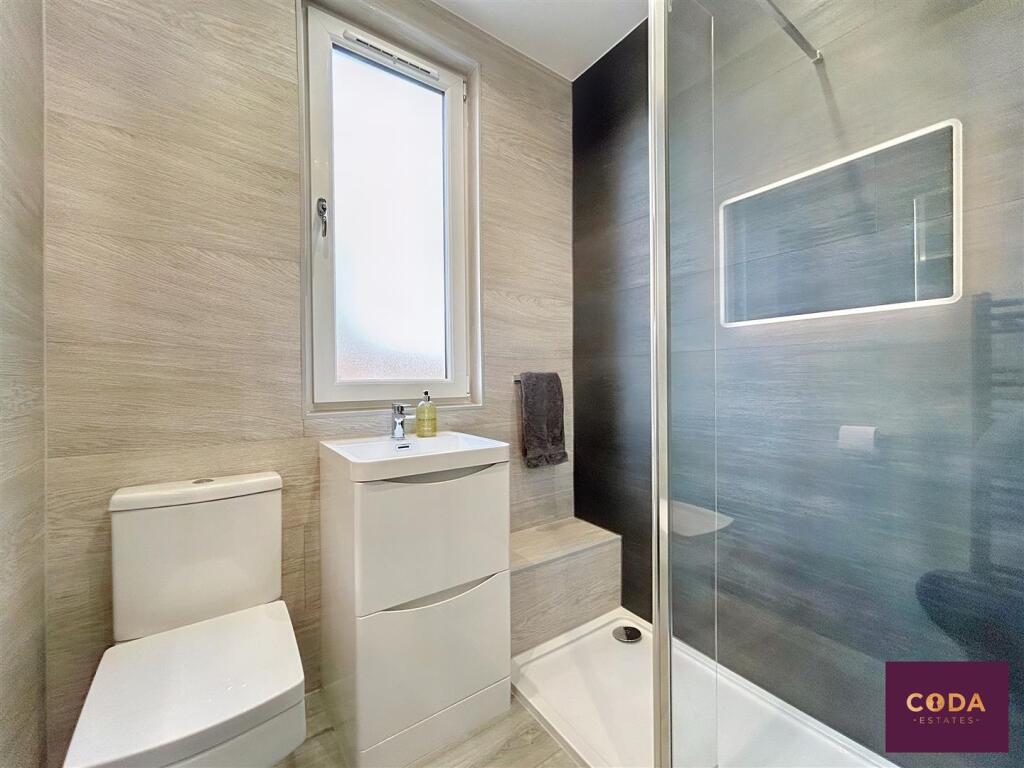 Bathroom 1 (3).jpg