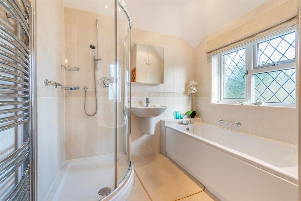 8633871-interior30.jpg