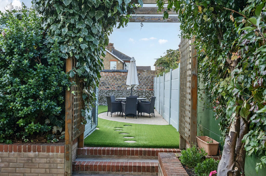 3fc20bd3-37ec-402...