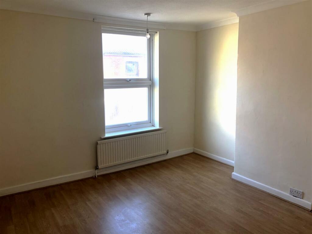 bedroom_one.jpg