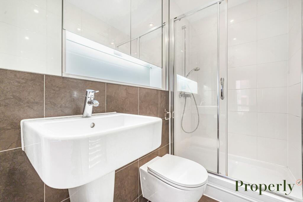 En suite bathroom