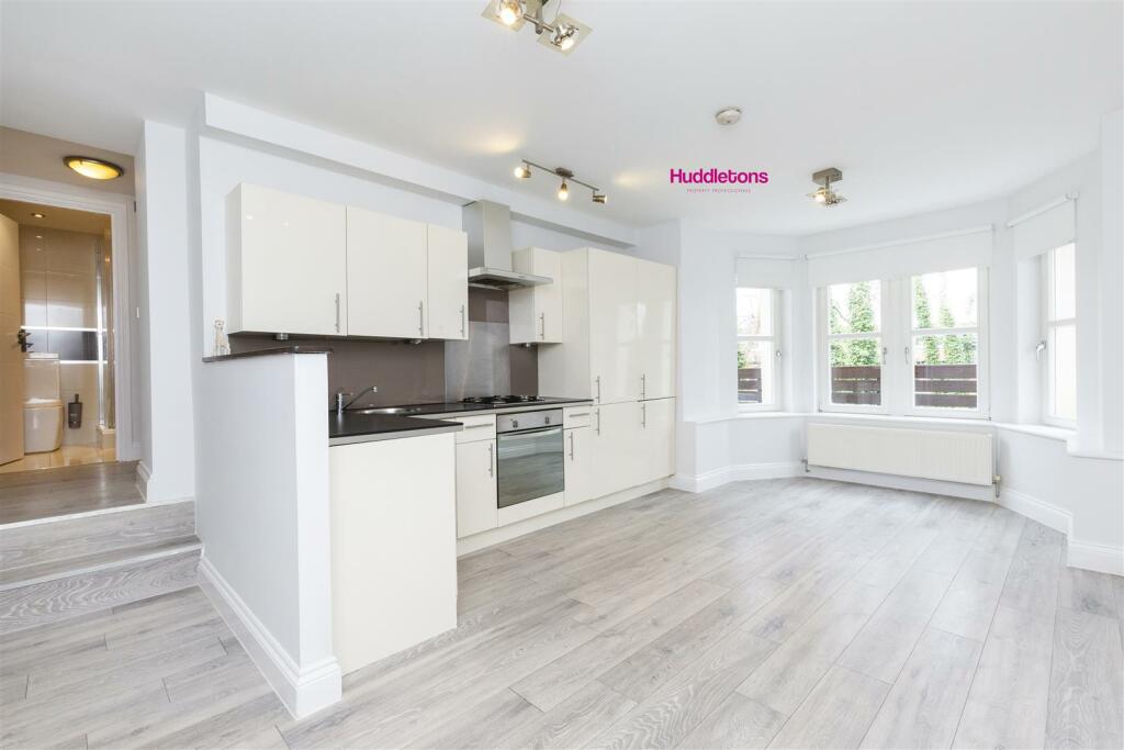 F2, 19 Crescent Road - 03.jpg