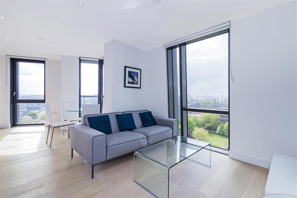 Kitchen/Living Area/Dinning