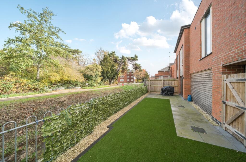 1373993-8-6908ea135bbc5