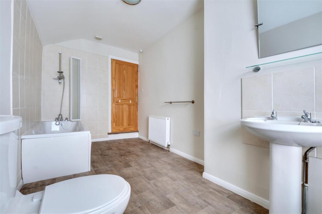 Bathroom_2.jpeg