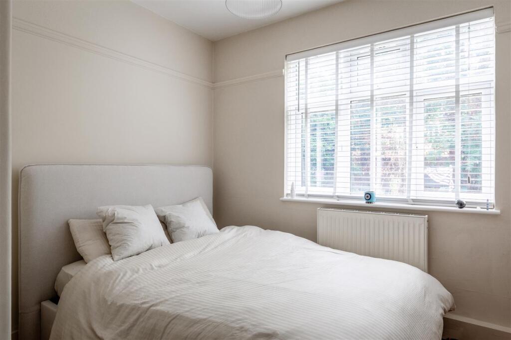 12a Algar Close-14.jpg