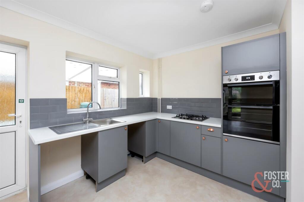 Manor Way, 11_010.jpg