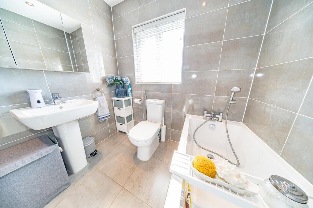 57 Emelia Drive bathroom.jpg