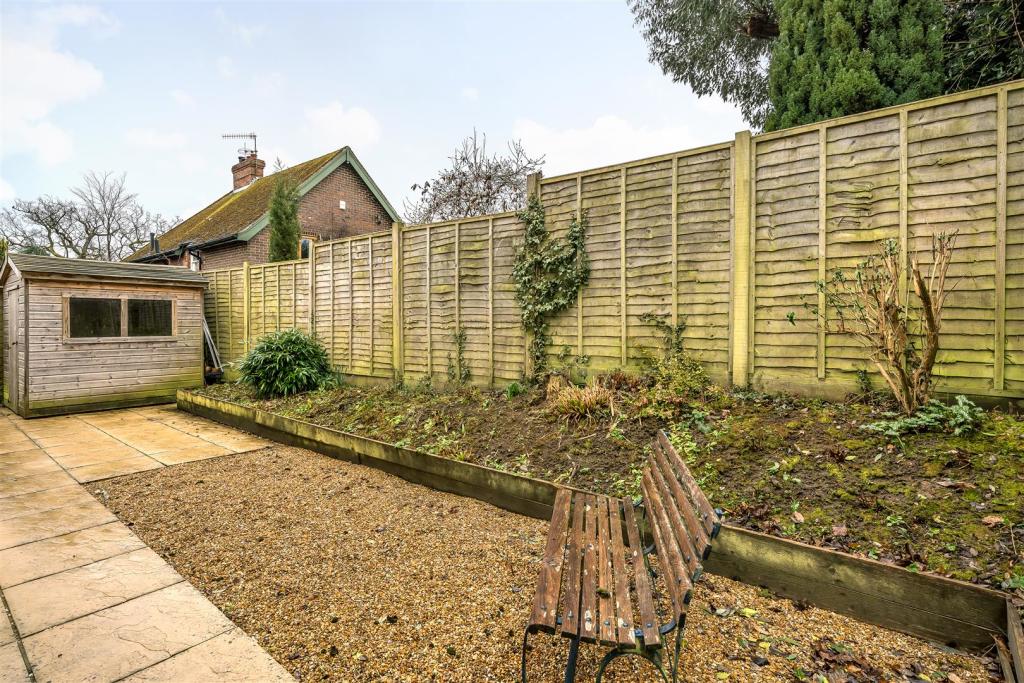 10 Critchmere Vale - Garden.jpg