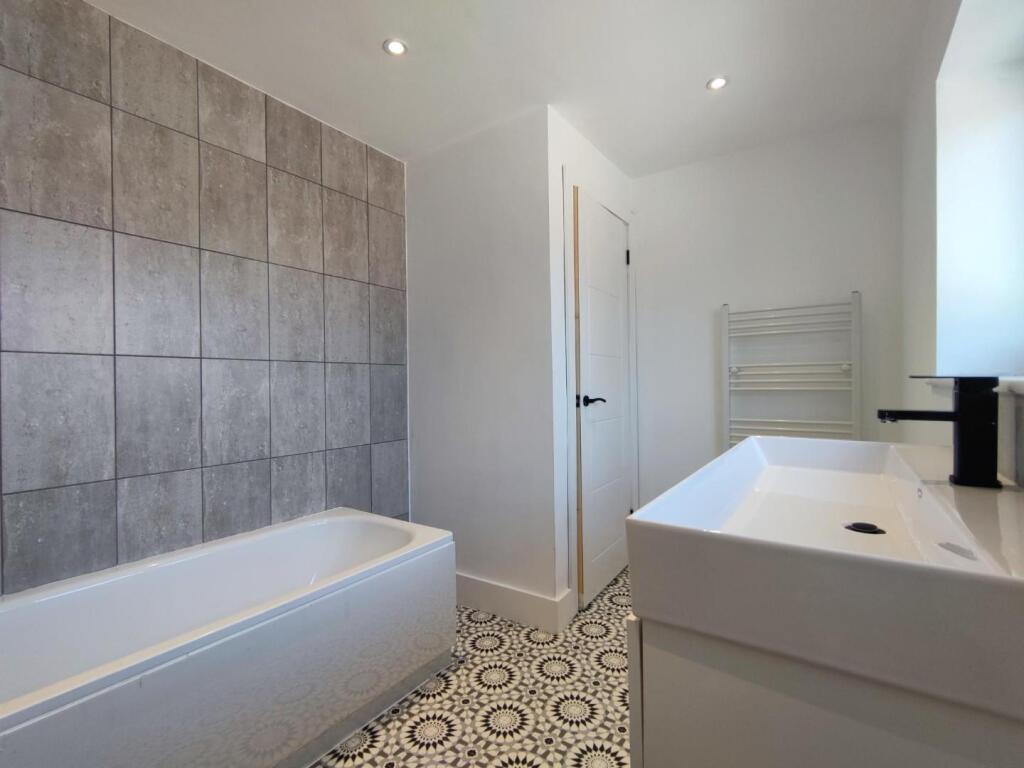 Family Bathroom Aspect 2