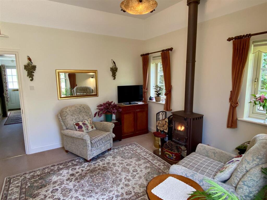 Sitting Room (2).JPG