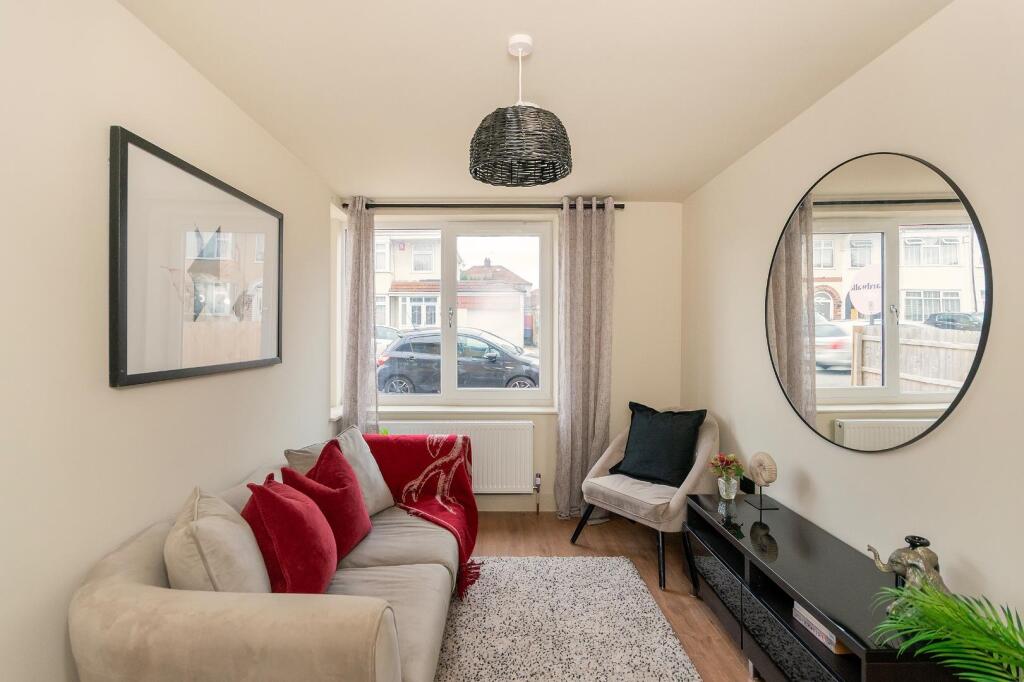 7S6RABN - Living Room B.jpg