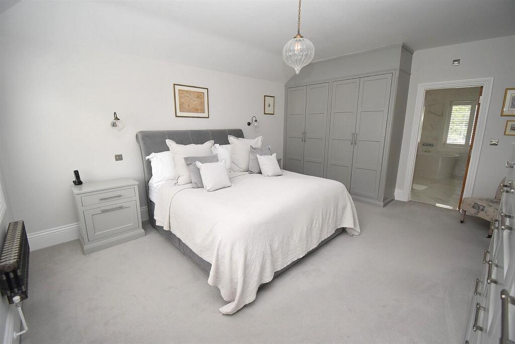 MASTER BEDROOM 1.JPG