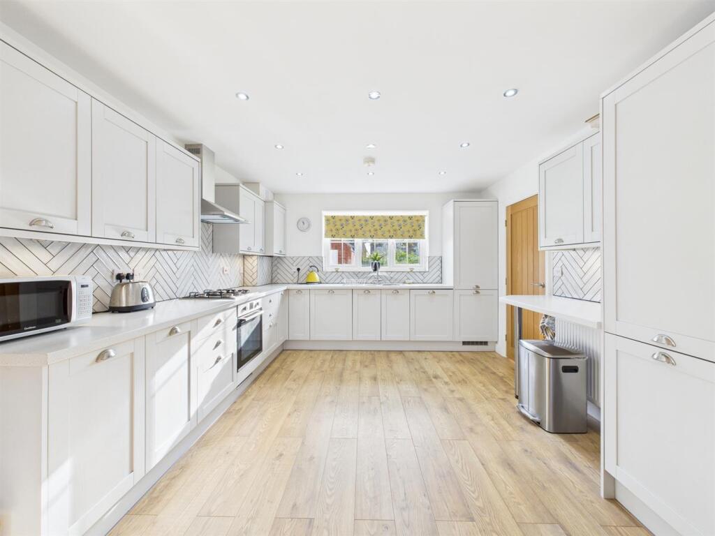 Kitchen: