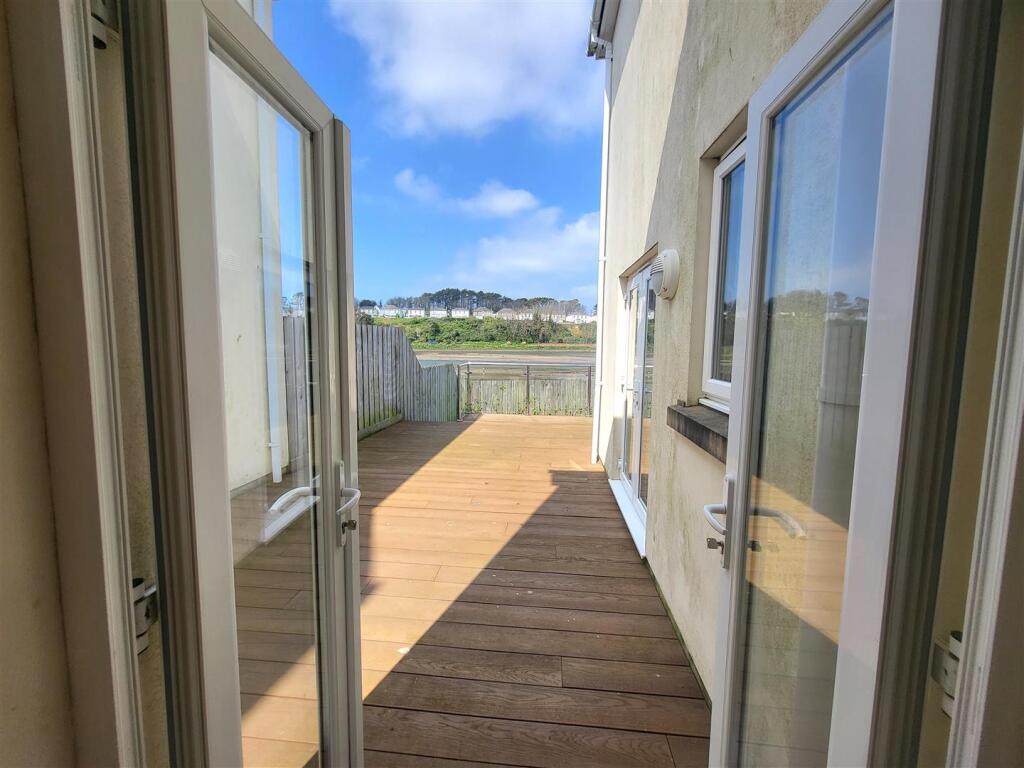 Leading out from lounge.jpg