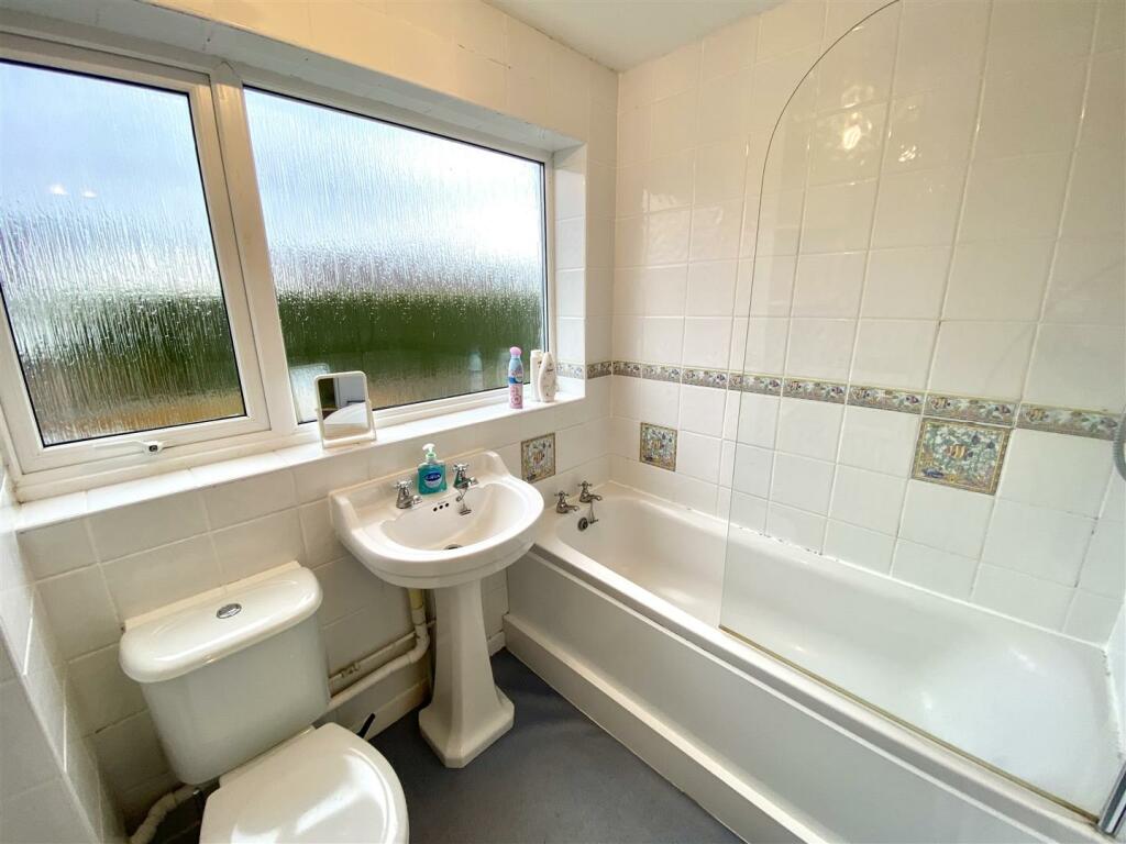 FAMILY BATHROOM