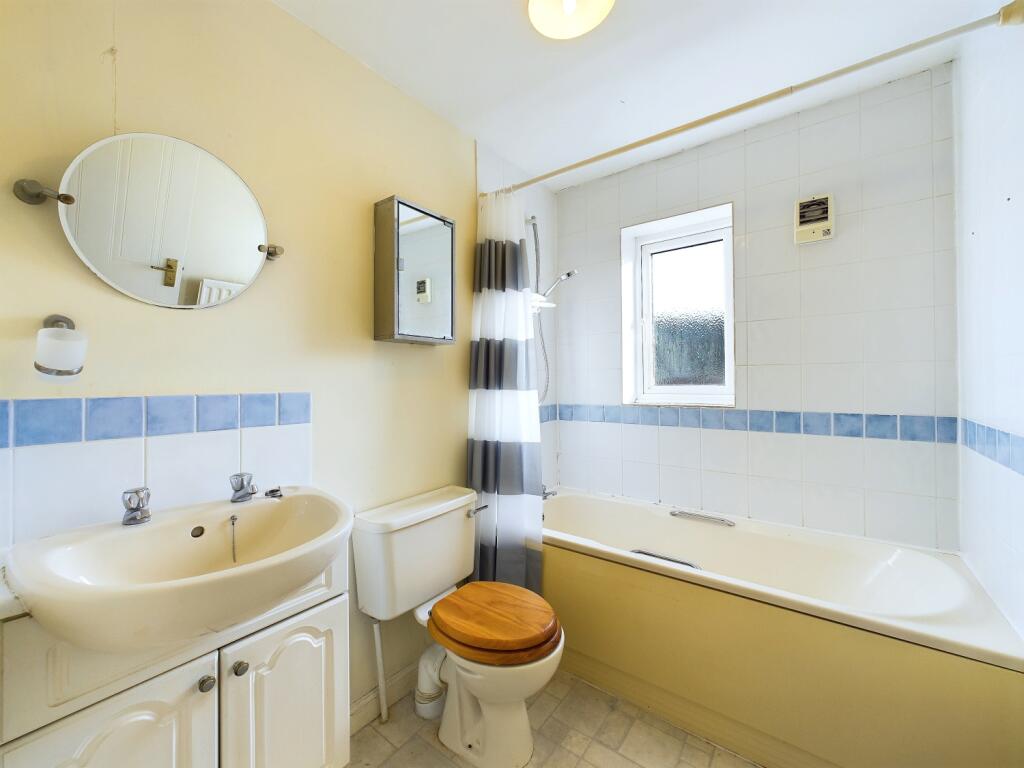 CAM03162G0-PR0180-STILL013