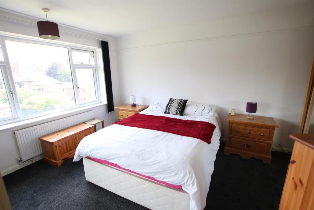 Bedroom 1.JPG