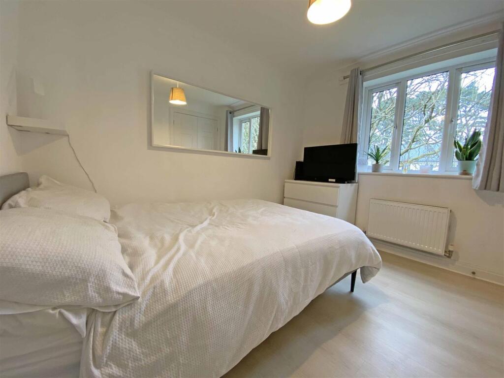 Echo Crescent 84 - Bedroom 2.jpg