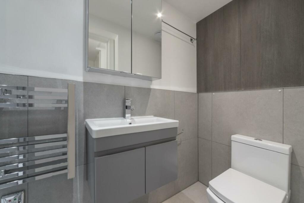 BATHROOM 1.jpg