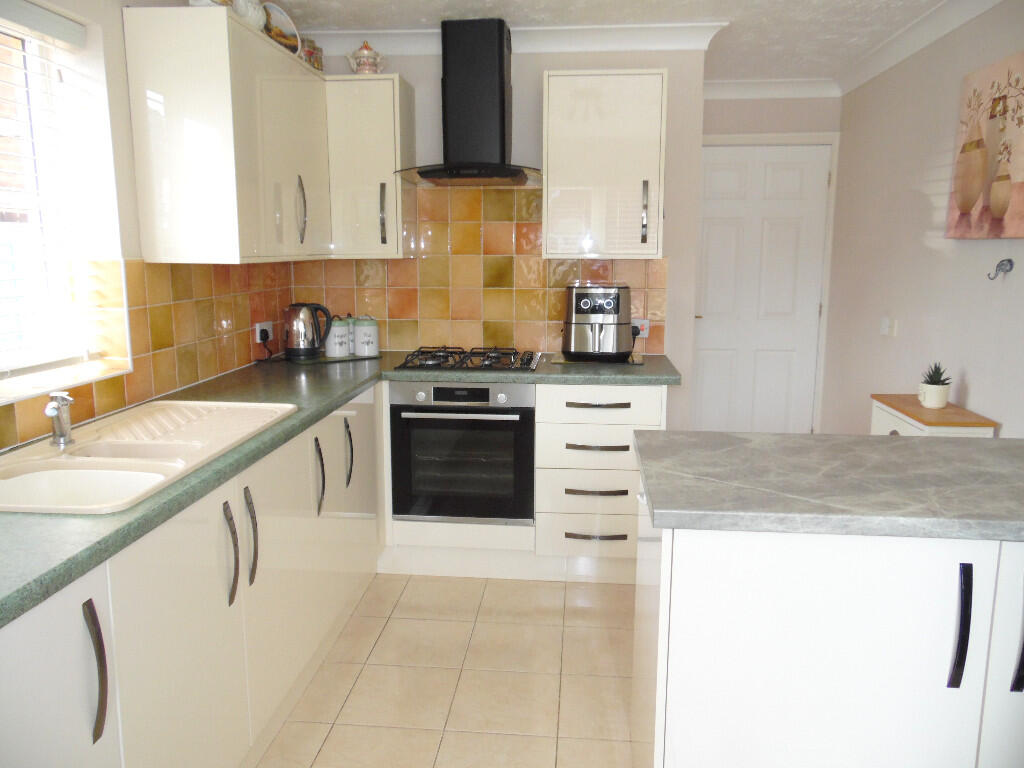 KITCHEN/BREAKFAST RM