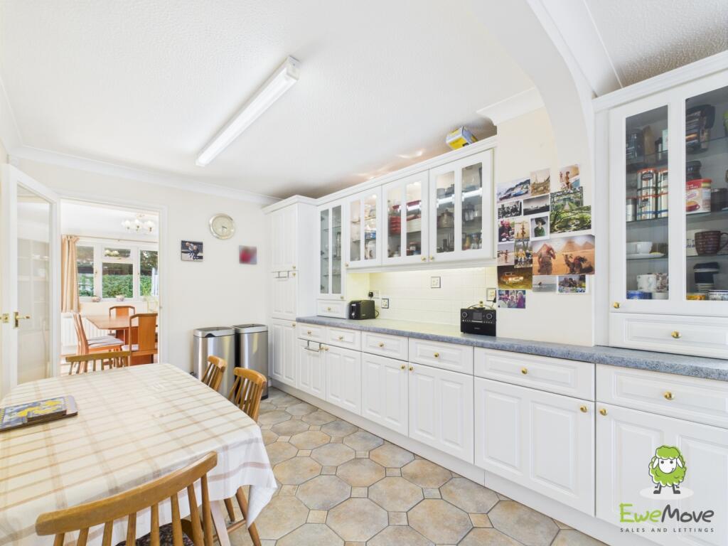 CAM03778G0-PR0261-STILL031