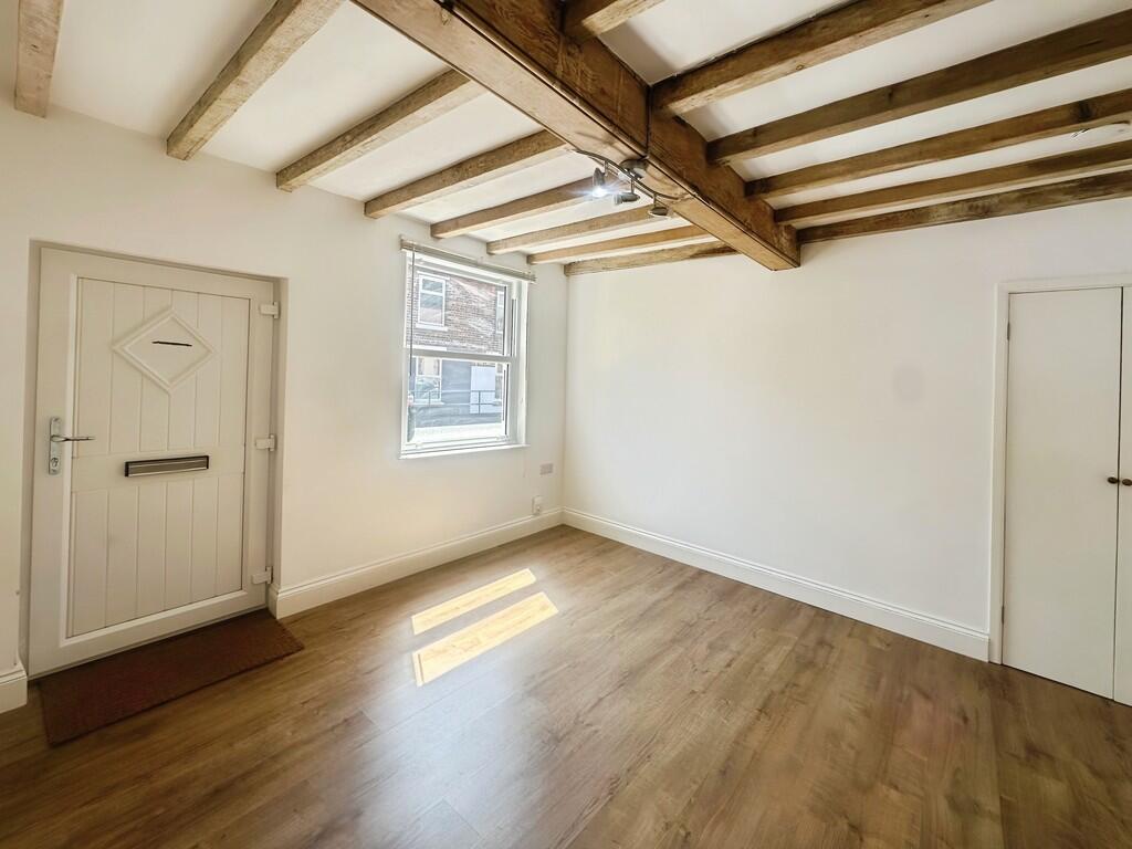 48268832-WhatsApp...