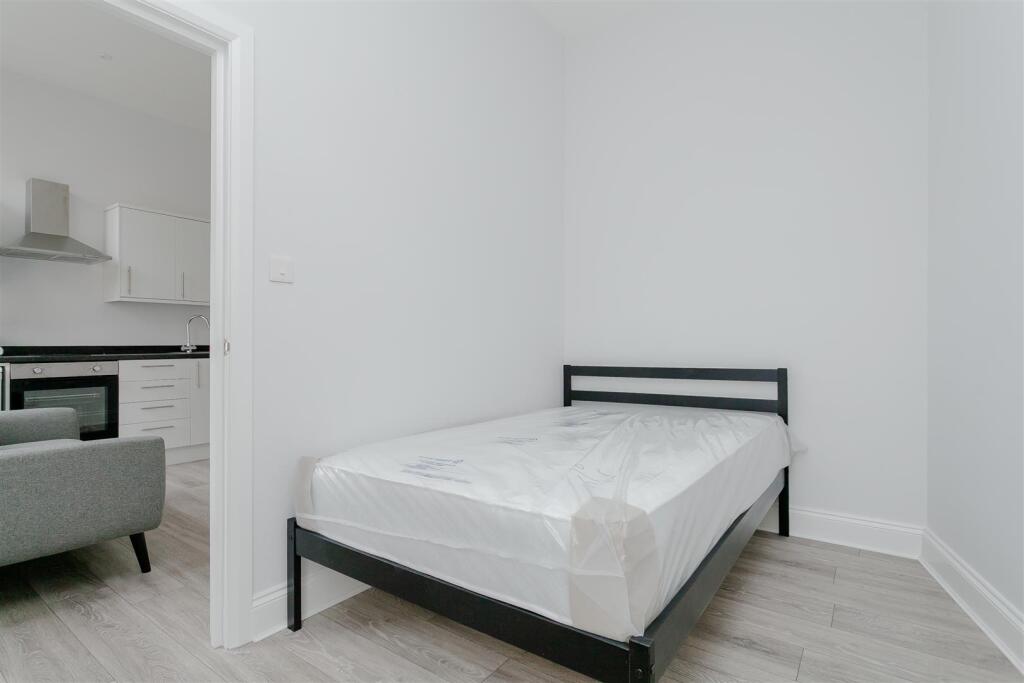 Stanwick Road (8).jpg