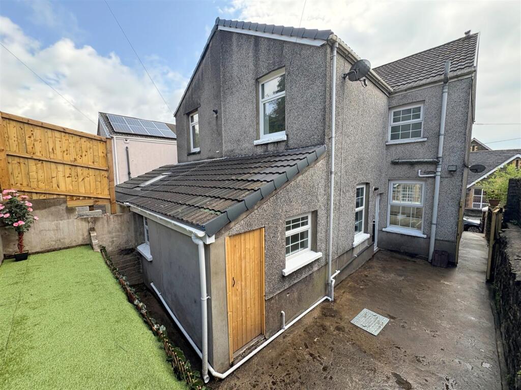 Rear Garden b.jpg
