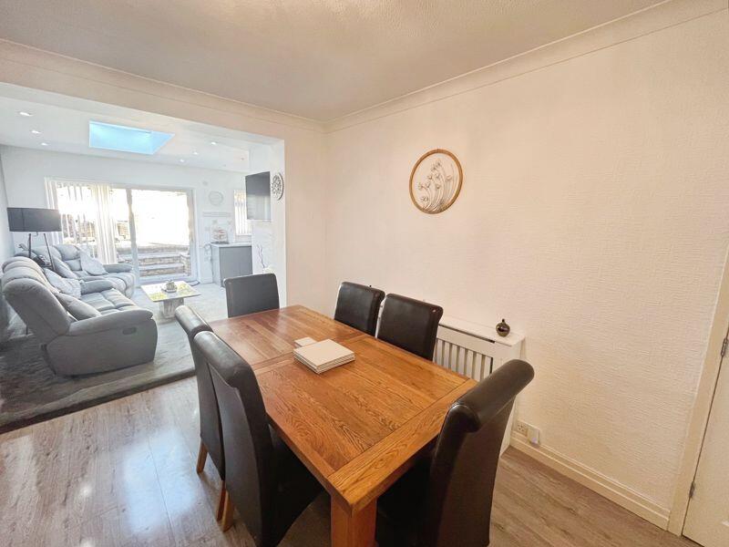 Dining &amp; Snug Areas