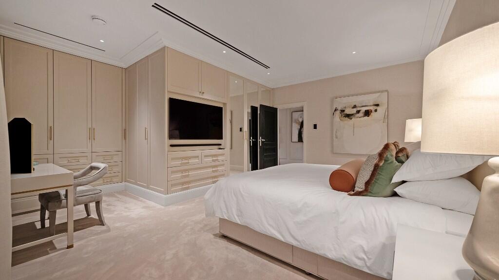 Principal bedroom