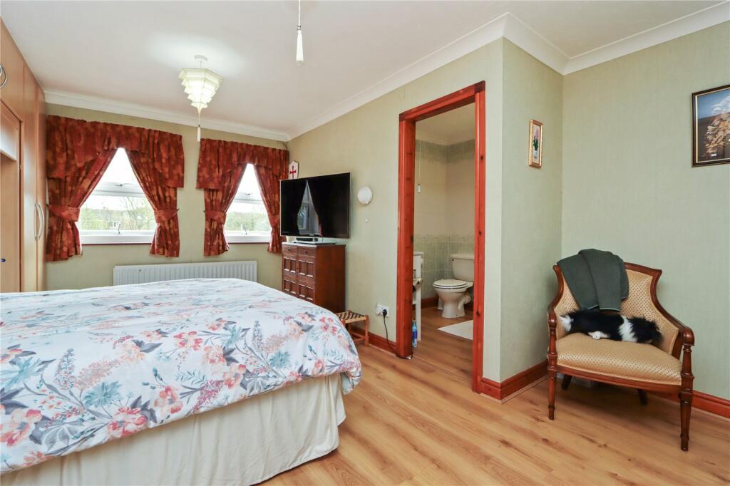 Bedroom 1 Pic 2
