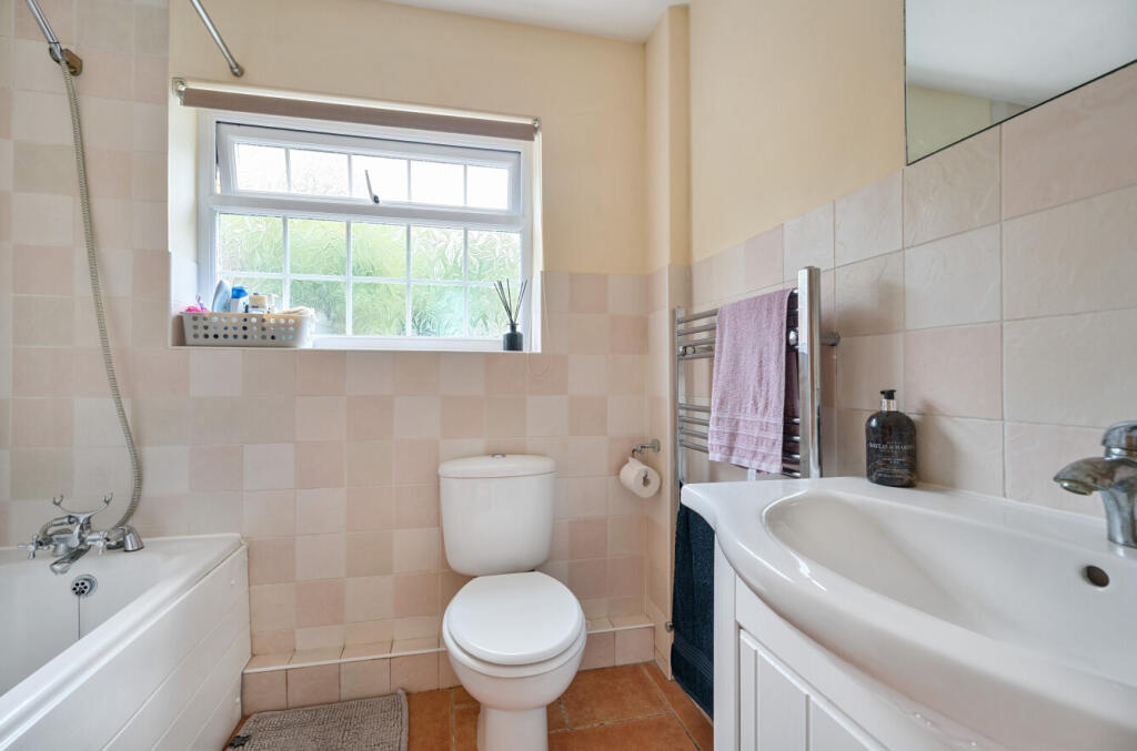 1330960-7-688b449...